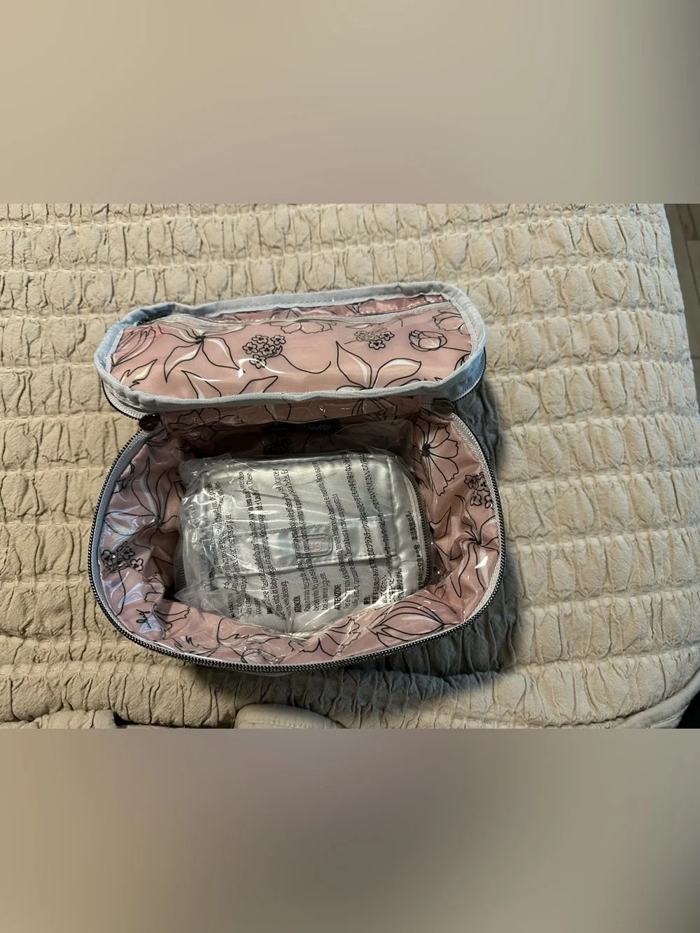 lug Silver Metallic Box Top set of. 2 Cosmetic Cases nwt